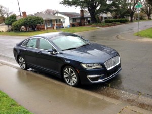 The 2017 Lincoln MKZ has a sleeker exterior design.