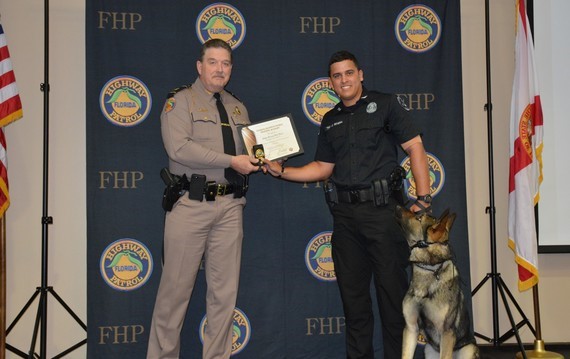 La Patrulla de Carreteras de Florida Reconoce a los Fraduados de la Academia de K-9 de 2018-2019